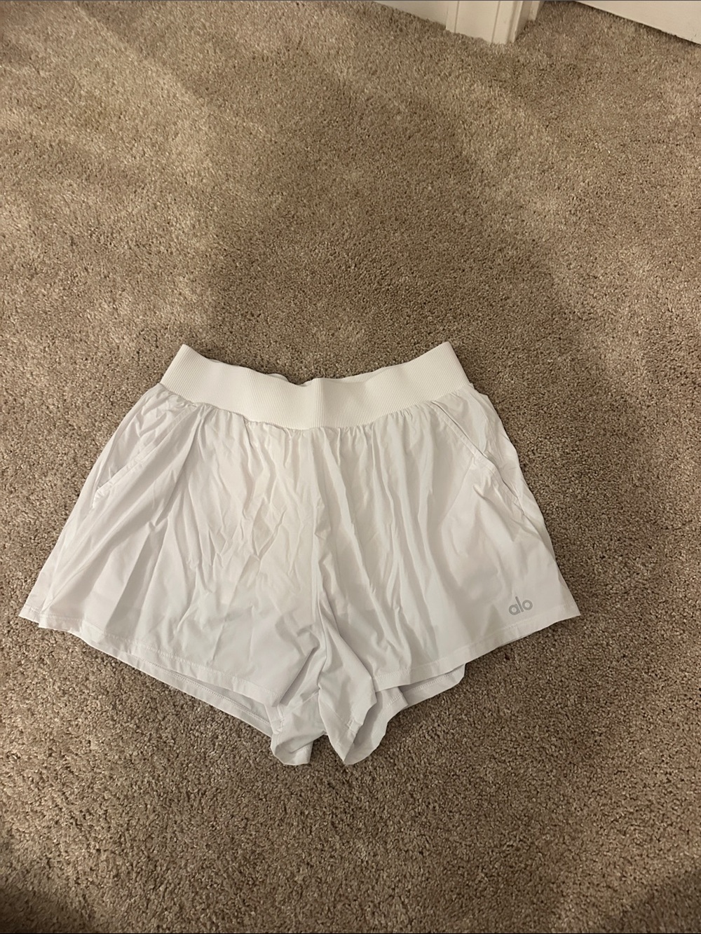 ALO Yoga White Women's Athletic Running Shorts